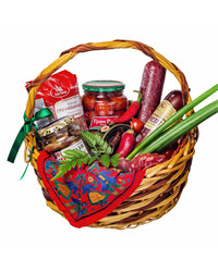 подарочная корзинка с закусками